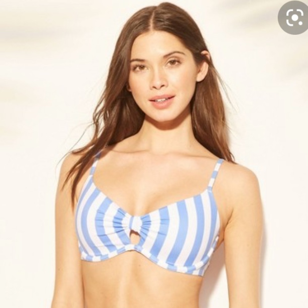 Shade and Shore Women’s DD/Large Blue White Striped Swim Top